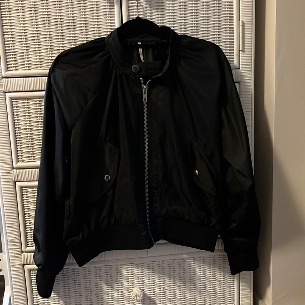 EUC Free People Black Bomber jacket 🖤 , size Small